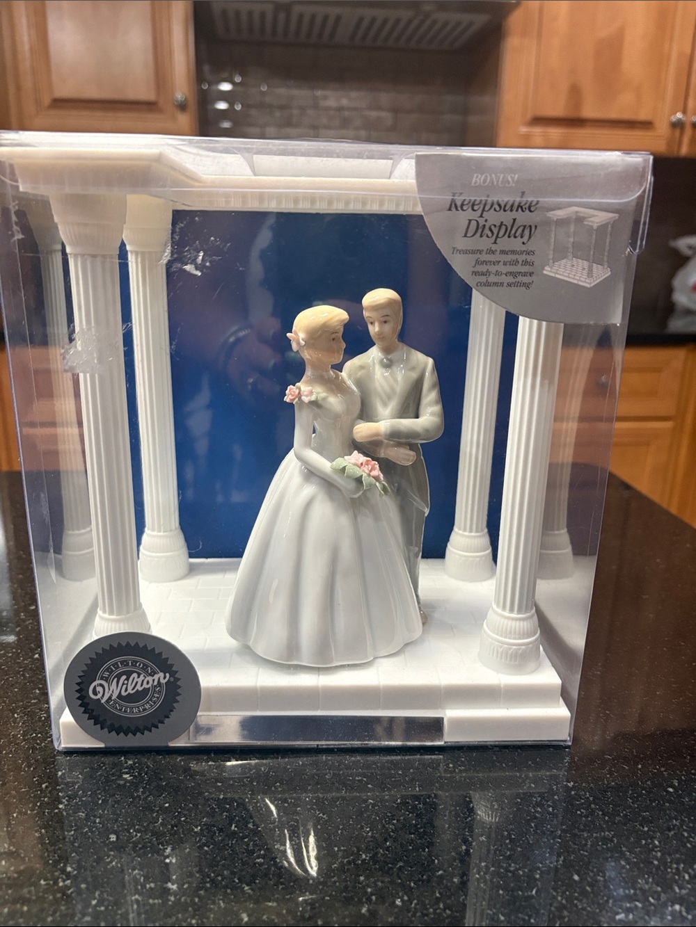 NEW Wilton White Bride and Groom keepsake Figurine wedding cake topper display